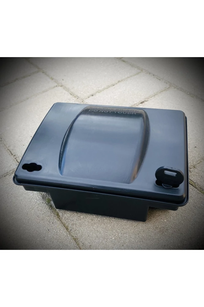 Kompakt Patkányetető doboz magas tetőve